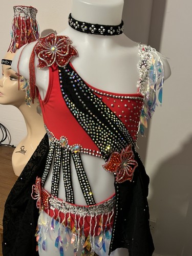 Freestyle slow costume dance - freestyle, costume.
